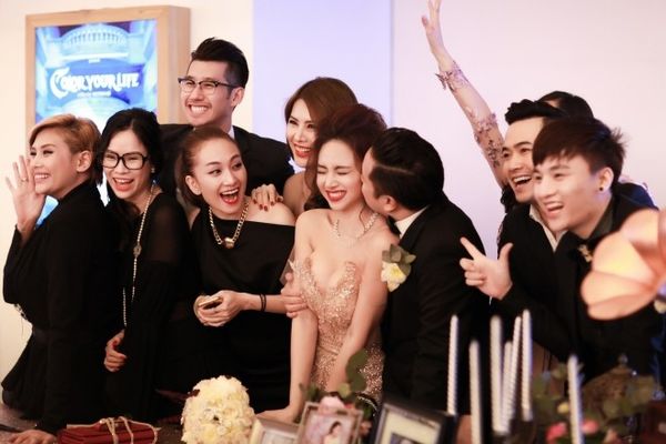 Đinh Ngọc Diệp thỏa sức sáng tạo dưới sự động viên của Victor Vũ.