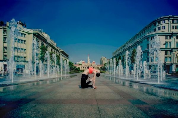 “Mượn ý tưởng từ những bộ ảnh yoga quốc tế, tạo thêm động lực cho người xem rèn luyện sức khỏe, Trinh và ekip đã dậy từ rất sớm để đi khắp Sài Gòn thực hiện bộ ảnh này. Không chỉ mang đến nguồn động viên khích lệ mà Trinh rất sẵn lòng tư vấn cho các bạn những bài tập phù hợp với mình. Cơ địa mỗi người mỗi khác, tập luyện không phải chỉ đơn giản là để giảm béo mà là để bản thân mình khỏe mạnh, tinh thần thoải mái. Trinh từng có thời gian suy sụp tinh thần rất lớn và nhờ có việc tập luyện, Trinh đã yêu đời hơn, thấy mình trẻ hơn tuổi rất nhiều” - Người đẹp chia sẻ.