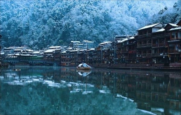 Nhóm may mắn bắt gặp những bông tuyết mùa xuân.