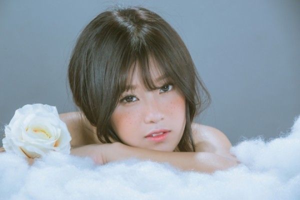 Muốn phá cách nhưng lại không muốn quá ấn tượng ? Cách hay ho nhất là thêm cho mình đôi má "say rượu" cùng tông màu môi.