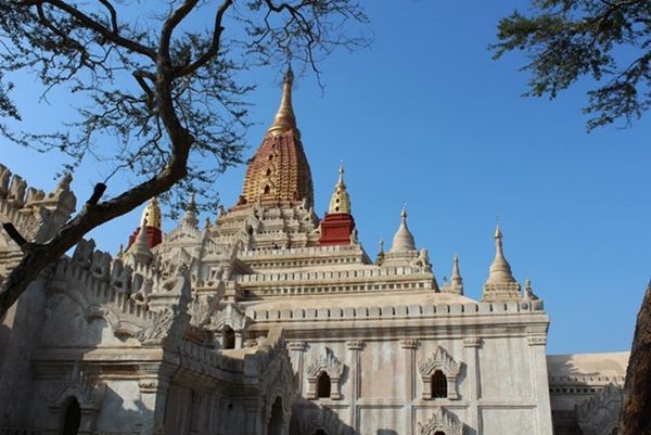 Một góc đền Ananda tại cố đô Bagan của Myanmar.