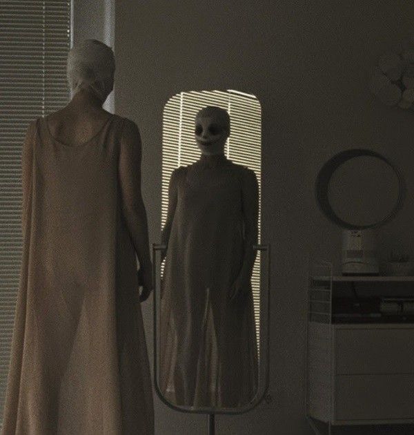 Goodnight Mommy tạo ra không khí ngột ngạt, tù túng và tra tấn cảm xúc của người.