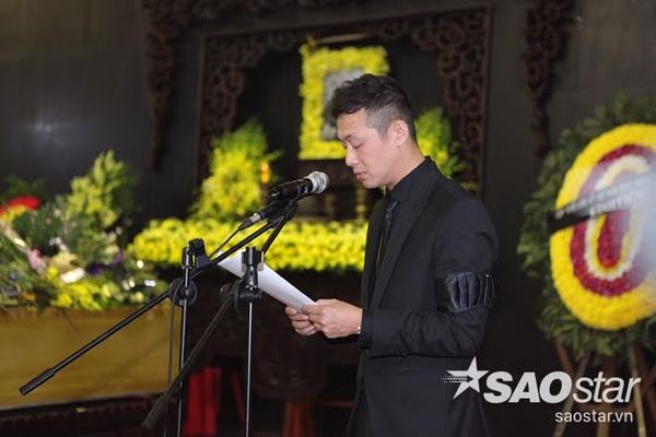 MC Anh Tuấn trong phần đọc điếu văn.