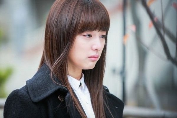 Để thêm phầm nổi bật, hạy nhuộm cho mình tông nâu sậm hơi ngả sang tông đỏ.