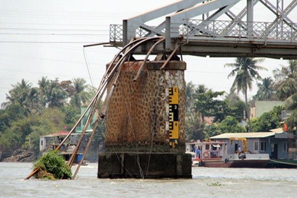 Cầu Ghềnh đổ sập