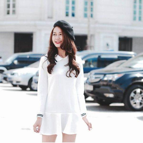 Nón beret + Tóc xoăn = xin chào cô nàng cổ điển thanh lịch.