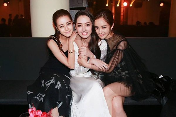Người hâm mộ phân vân không biết nên ship Địch Lệ Nhiệt Ba hay Dương Mịch.