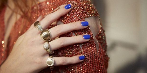 Để thay đổi, bạn cũng có thể kết hợp một lúc hai màu cùng với nhau tạo sự mới mẻ cho hè này.