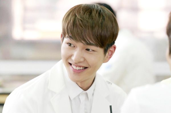 Lee Chi Hoon mong muốn tham gia vào tổ chức Bác sĩ không biên giới và trở thành một người như Albert Schweitzer