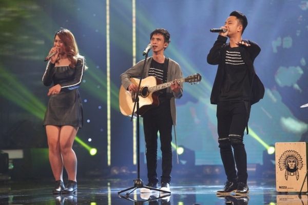 Kiến Văn còn trổ tài beatbox còn Quang Huy một lần nữa khiến giám khảo và khán giả xúc động khi say sưa hát cùng cây đàn guitar. Dù không được giám khảo Huy Tuấn đánh giá quá cao về mặt chuyên môn nhưng giọng hát đầy tình cảm đã chạm đến trái tim của khán giả, đặc biệt là giám khảo Việt Hương.