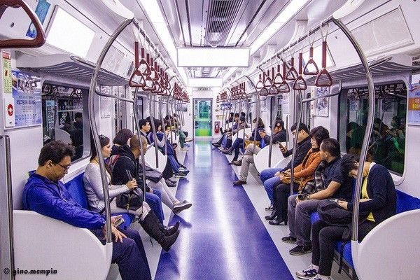 Hệ thống tàu điện ngầm tại Seoul rất hiện đại, sạch sẽ.