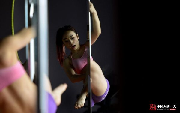 Cô hiện là biên đạo múa cột của nhiều chương trình nghệ thuật lớn. Trong số đó, phải kể đến bài múa "Bá Vương, Biệt Cơ" do cô dàn dựng dựa trên điển tích kinh kịch cùng tên nổi tiếng của Trung Quốc được khán giả đón nhận tích cực và được phát sóng trên đài truyền hình quốc gia CCTV cùng nhiều đài truyền hình địa phương khác.