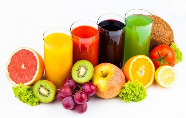 Ăn nhiều trái cây và uống nhiều nước trong mùa hè đề phòng cơ thể bị mất nước nhé.