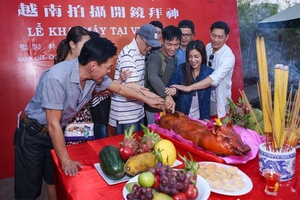 Sao phim Kong: Skull Island thì Sự hồi sinh chí mạng là đoàn phim nước ngoài thứ 2 đến Việt Nam quay. Năm 2015, giám chế Lâm Chí Hoa đã sang Việt Nam khảo sát địa điểm quay.