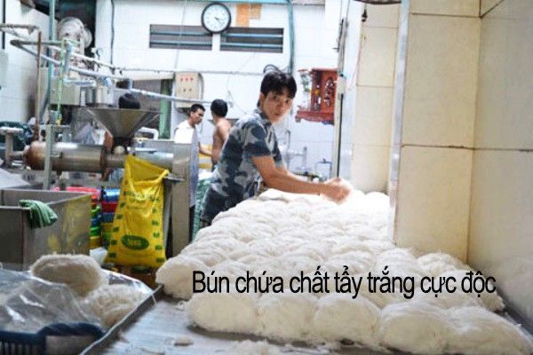 Bún chứa Tinopal, một chất có khả năng gây bục dạ dày, ung thư cao để giúp sợi bún được giòn, dai lâu.