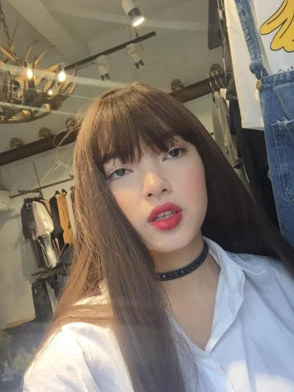 Ngày cá tháng tư vừa qua cô bạn Chou Chou nghịch ngợm vừa thay đổi kiểu tóc sang mái tóc dài mái ngố cực kỳ vui nhộn.