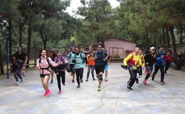 Cac doi dua te tuu day du truoc cuoc dua 17