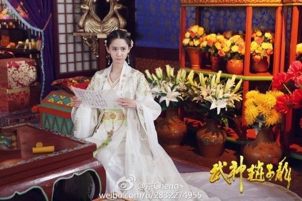 Hạ Hầu Khinh Y xinh đẹp, đáng yêu bỏ nhà đi tìm tình yêu.