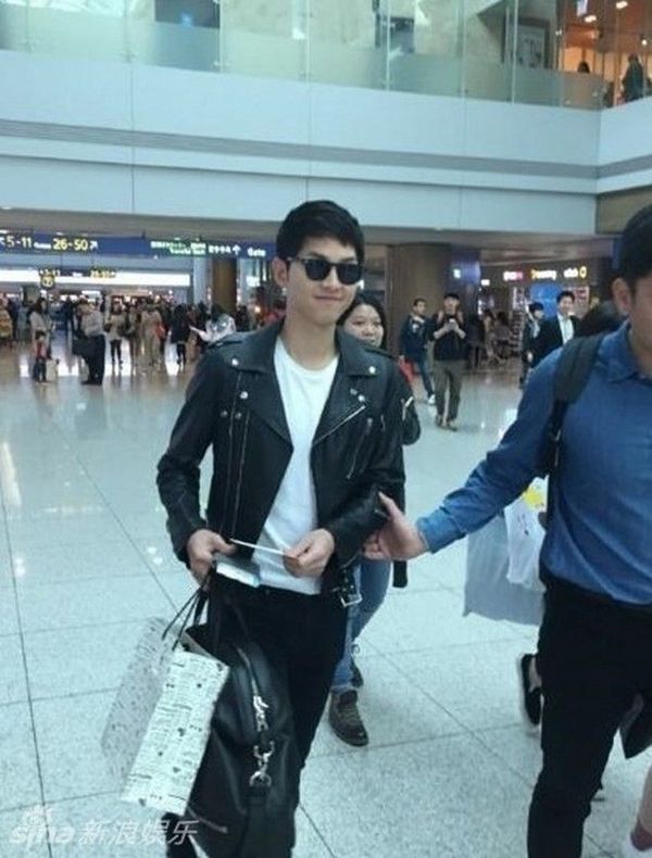 Song Joong Ki xuất hiện bảnh bao.