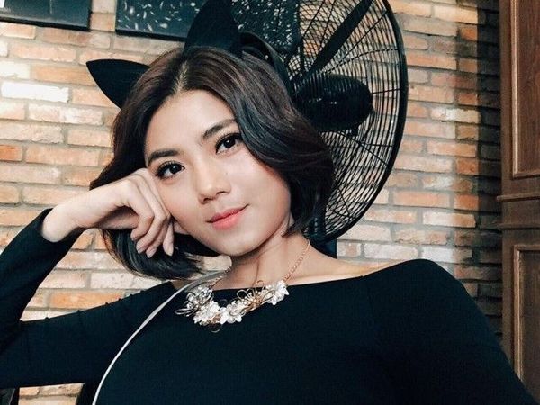 Dù là tóc bob ngắn hay tóc dài thì cô VJ này cũng thích sử dụng cách trang điểm với đường liner cực mảnh giúp tôn lên vẻ đẹp tự nhiên của đôi mắt.