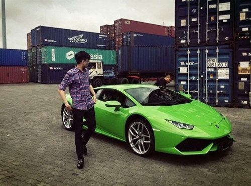 Cậu em trai Phan Hoàng cũng có "máu" chơi xe hiệu y hệt anh trai.