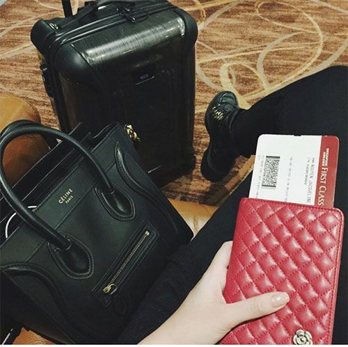 Vé máy bay tất nhiên không phải hạng xoàng rồi. (Instagram: tiennguyenn)