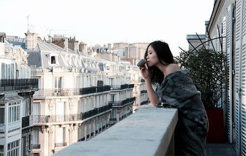 và Paris, Pháp (ng.a)