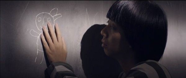 Một người khuyết tật về tâm trí như Mưa có thể làm gì ngoài tình yêu thương bản năng cho đứa con gái của mình để phải gặp một kết cục như vậy?