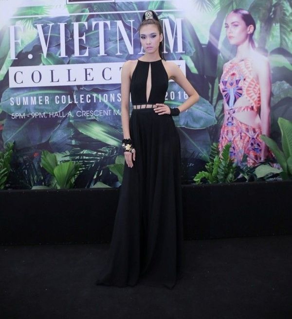 Cô gái Quảng Ninh ngày càng trưởng thành hơn trong từng shoot hình cũng như sải bước tự tin trên sàn catwalk. Với chiều cao đáng ngưỡng mộ, Nguyễn Oanh trong tương lai được dự đoán sẽ còn tiến xa hơn nữa trong làng thời trang nước nhà.