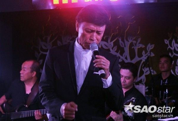 Danh ca Tuấn Ngọc thể hiện những bản tình ca của Ngô Thụy Miên, Trịnh Công Sơn, Phạm Duy hay Vũ Thành An.