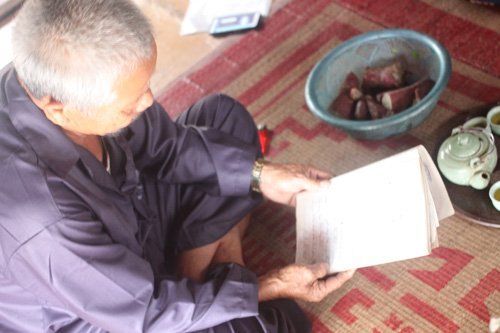 Dù không được học hành tử tế, nhưng ông Thành vẫn có thể sáng tác ra những vần thơ ý nghĩa và sâu sắc
