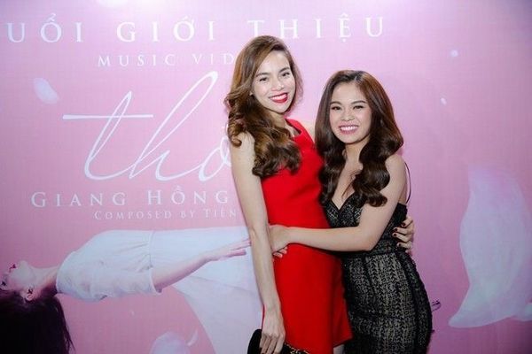 Hồ Ngọc Hà từng là huấn luyện viên cũng là người chị đồng nghiệp thân thiết của Giang Hồng Ngọc chia sẻ: "Hà thật sự xúc động sau khi coi xong MV này của Giang Hồng Ngọc, và Hà nghĩ rằng Thôi sẽ là ca khúc tiếp tục được khán giả đón nhận nồng nhiệt hơn nữa trong thời gian sắp tới".