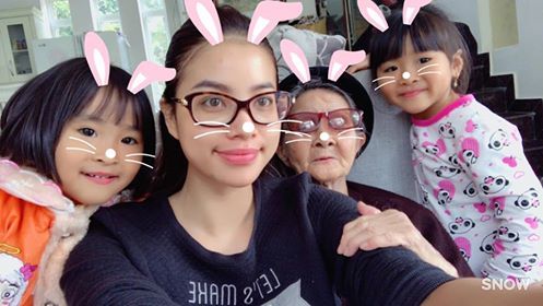 Chỉ 1 năm sau Hoa hậu Hoàn vũ, có ai nghĩ Phạm Hương phải ra chợ quê mua đồ?