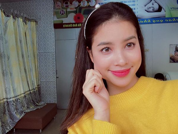 Chỉ 1 năm sau Hoa hậu Hoàn vũ, có ai nghĩ Phạm Hương phải ra chợ quê mua đồ?