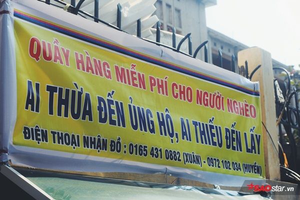 Sợ không được nhận quần áo từ thiện cụ ông phải mang sổ hộ nghèo đi làm chứng