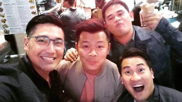 Martin Uy (ngoài cùng bên trái) rất thân với Phillip Nguyễn.