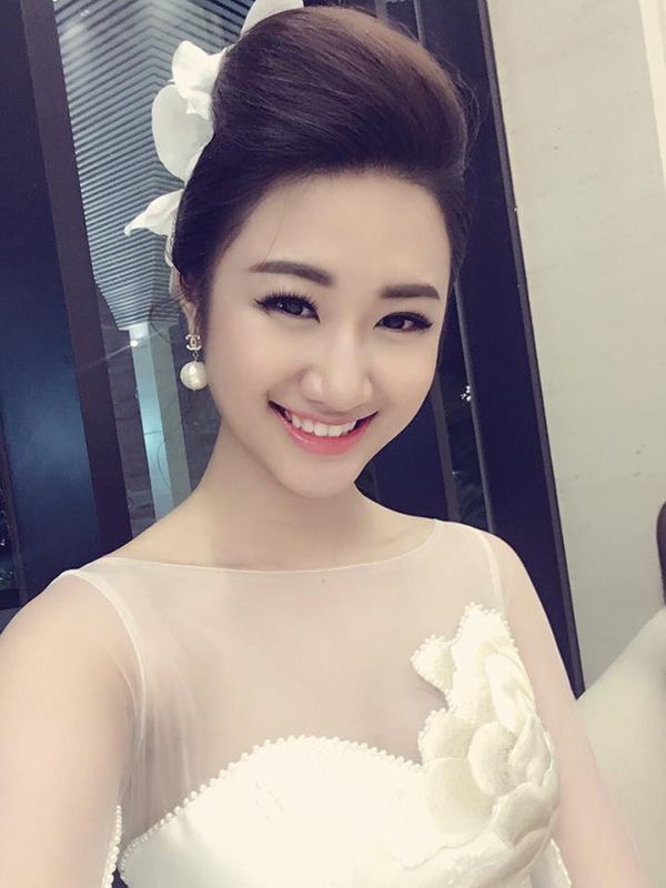 Hoa hậu Bản sắc Việt Thu Ngân bất ngờ kết hôn với doanh nhân hơn 19 tuổi