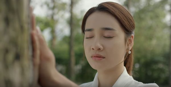 Cũng có suy đoán rằng, biết đâu Junsu sẽ không nhớ ra Linh nhưng trái tim vẫn đủ rung động để yêu cô một lần nữa. Và Cynthia, sau tất cả chỉ là người thế thân đã đến bên Junsu trong lúc tuyệt vọng nhất, còn Linh xét cho cùng thì mới là người đã dành trọn tuổi thanh xuân để yêu và chờ đợi Junsu lấy lại ký ức.