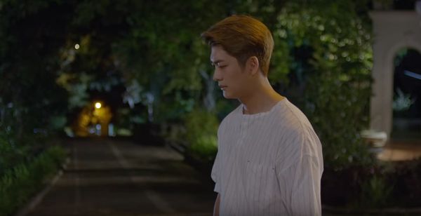 Sau khi Linh bỏ đi, Junsu cảm thấy buồn bã, anh cũng rời đi tới một nơi yên tĩnh và suy nghĩ rất nhiều.