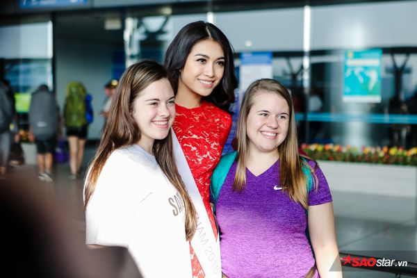 Phạm Hương rạng rỡ tiễn Lệ Hằng lên đường tham dự Miss Universe