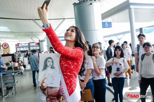 Phạm Hương rạng rỡ tiễn Lệ Hằng lên đường tham dự Miss Universe