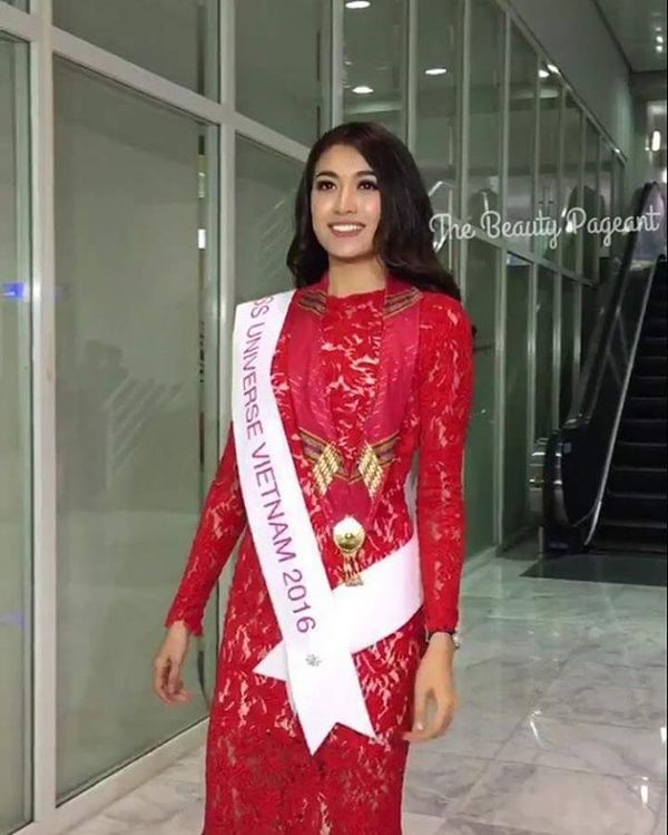 Á hậu Hoa hậu Hoàn vũ Việt Nam đầy tự tin.