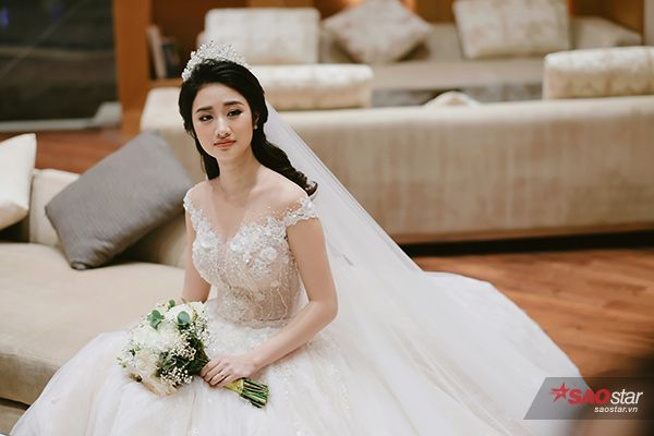 Sau đám cưới, cô vẫn tiếp tục công việc học còn dang dở của mình.