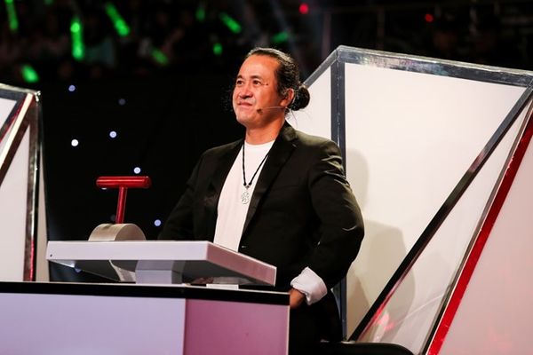 Bạn sẽ chẳng thể nào quên được những biểu cảm sinh động đầy thú vị nhường này của HLV Lê Minh Sơn trên ghế nóng.