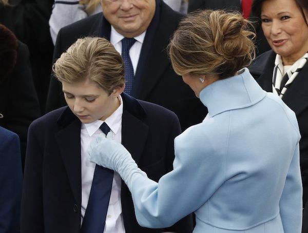 Đệ nhất phu nhân thì đã sao, mẹ của Barron Trump vẫn bị từ chối như bao bà mẹ khác ảnh 3 Đệ nhất phu nhân thì đã sao, mẹ của Barron Trump vẫn bị từ chối như bao bà mẹ khác ảnh 3