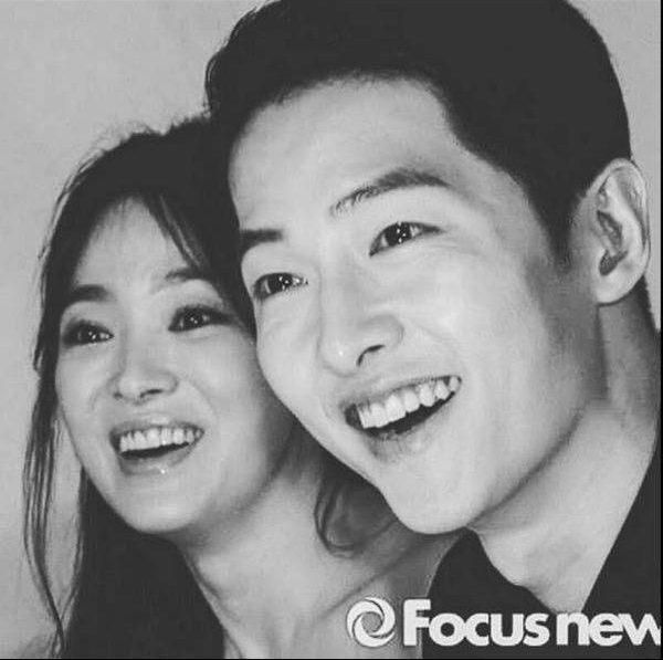 Tỉ lệ khuôn mặt của Song Joong Ki và Song Hye Kyo gần như bằng nhau.