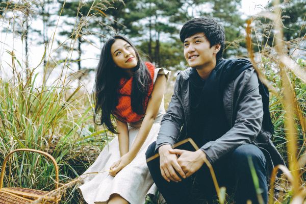 Ít ai biết được rằng, bố mẹ của Hoàng Oanh từng lo lắng cho con gái tại thời điểm khởi đầu của câu chuyện tình này. Cả hai cũng phải vượt qua nhiều dị nghị về tình yêu nghệ sĩ để đến với nhau trọn vẹn.