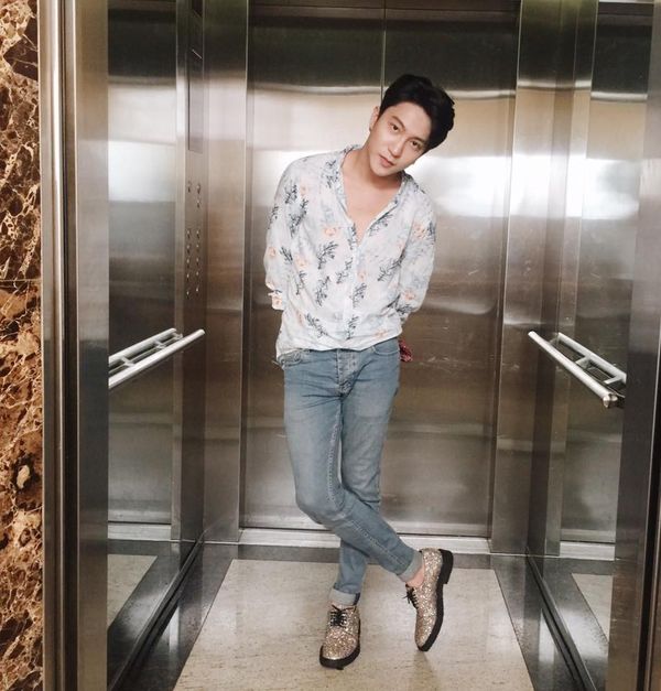 B Trần cứ mặc đồ thế này thì cô gái nào mà chẳng xao xuyến B Trần cứ mặc đồ thế này thì cô gái nào mà chẳng xao xuyến