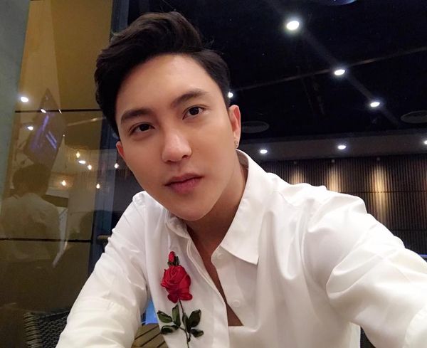 B Trần cứ mặc đồ thế này thì cô gái nào mà chẳng xao xuyến B Trần cứ mặc đồ thế này thì cô gái nào mà chẳng xao xuyến