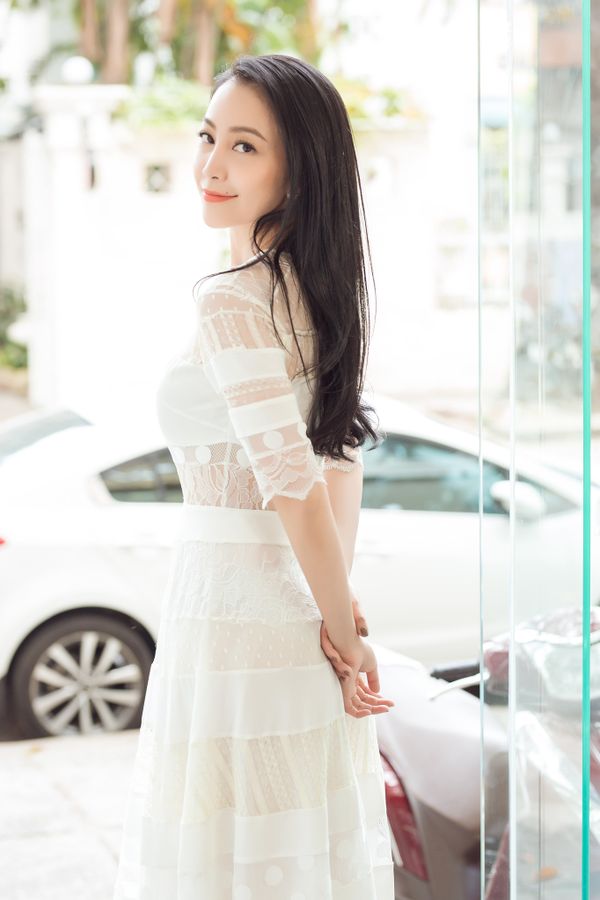 Hiện tại, Linh Nga đang là diễn viên múa của nhà hát Bông Sen. Cô còn giữ vai trò đại sứ của một số thương hiệu danh tiếng.